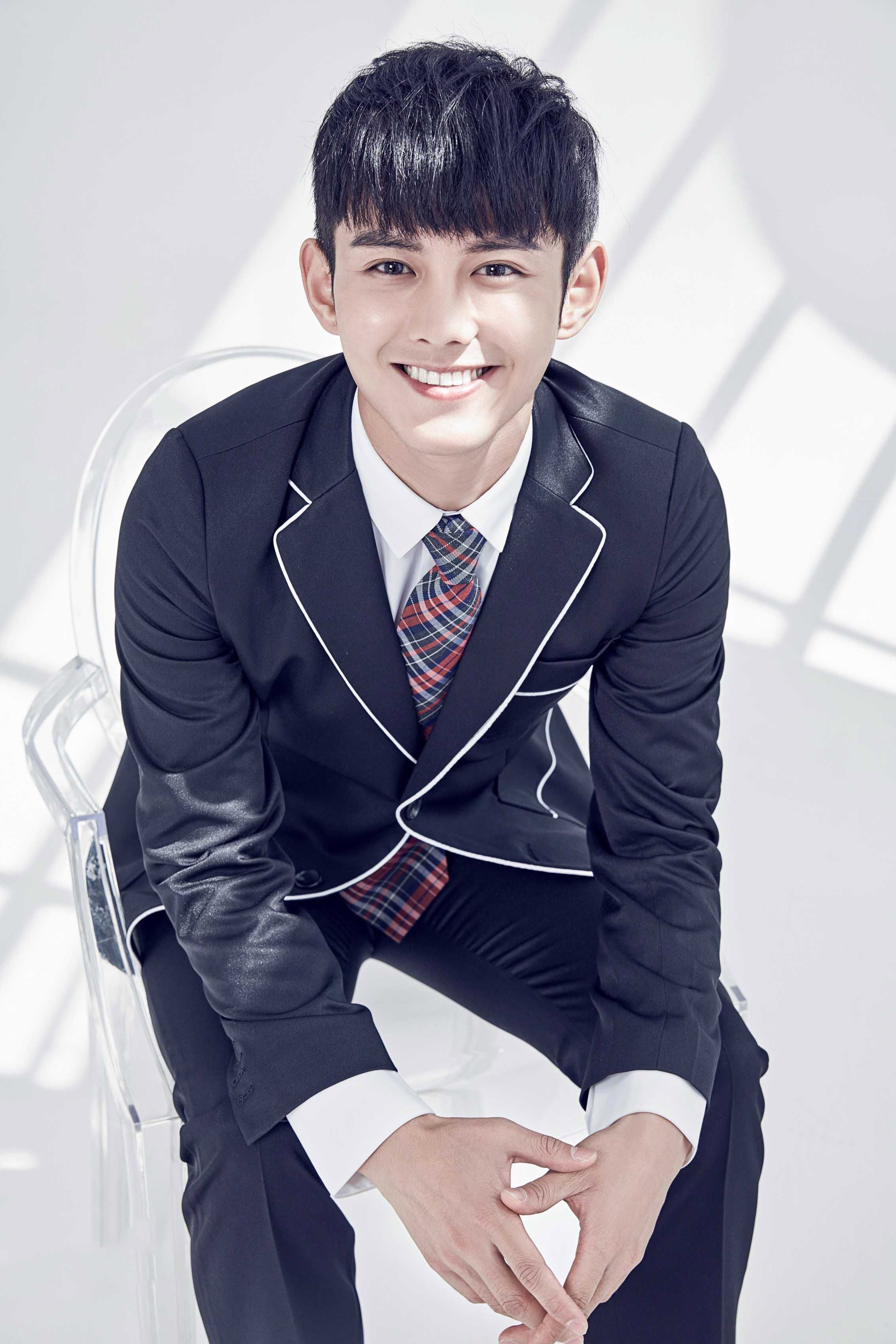 蓝博学院风西装图片写真