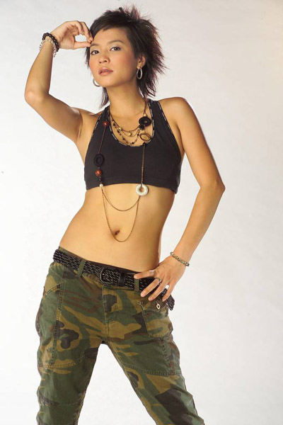 梁紫丹中性风写真 气场强大干练冷艳