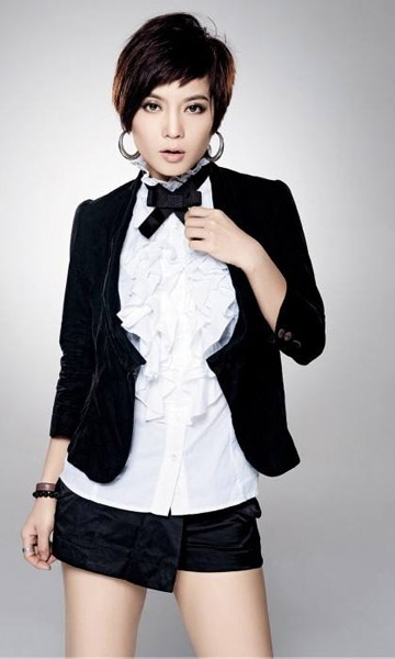 梁紫丹中性风写真 气场强大干练冷艳