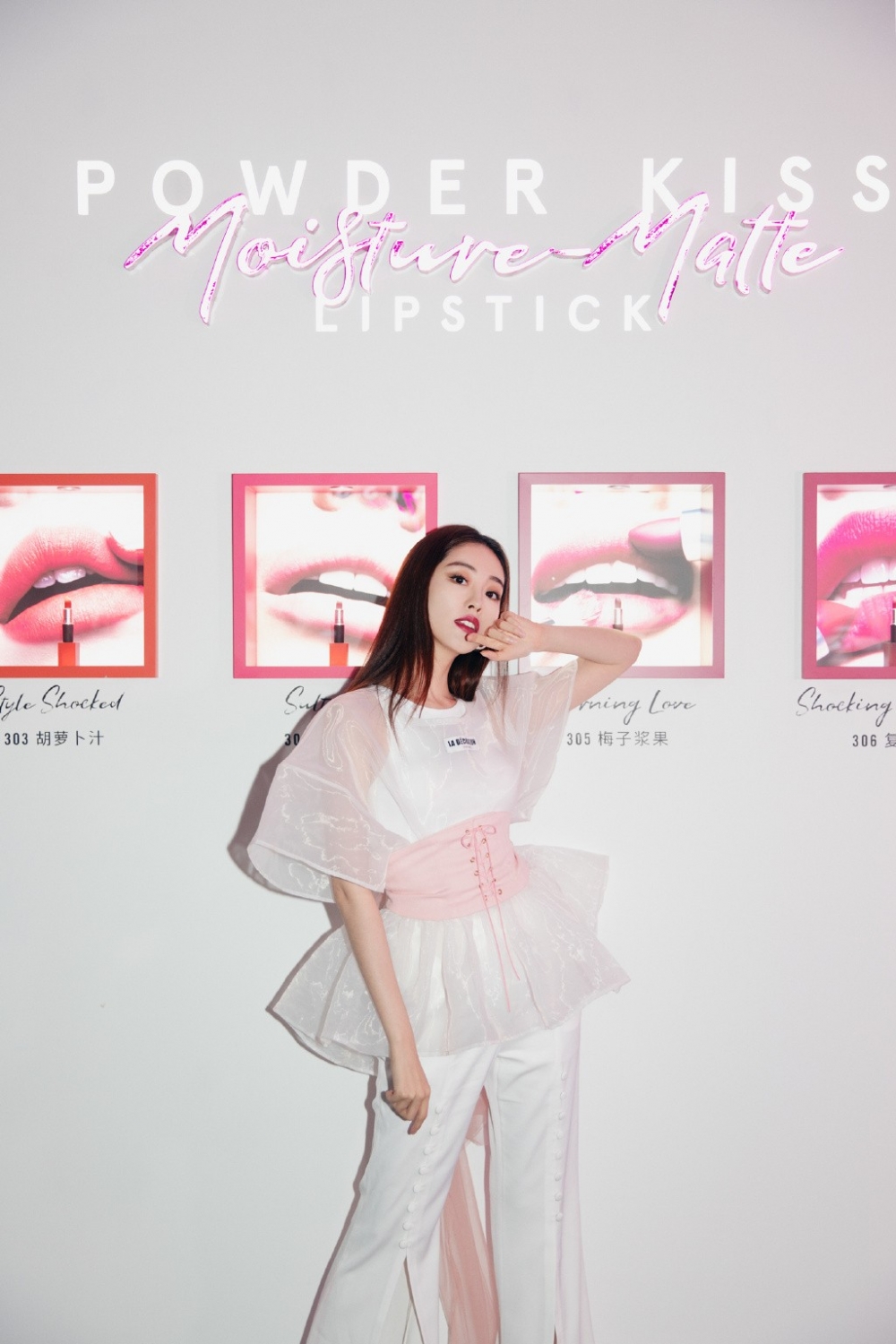 白衣仙女祝绪丹露脐装帅气御姐有型活动照图片