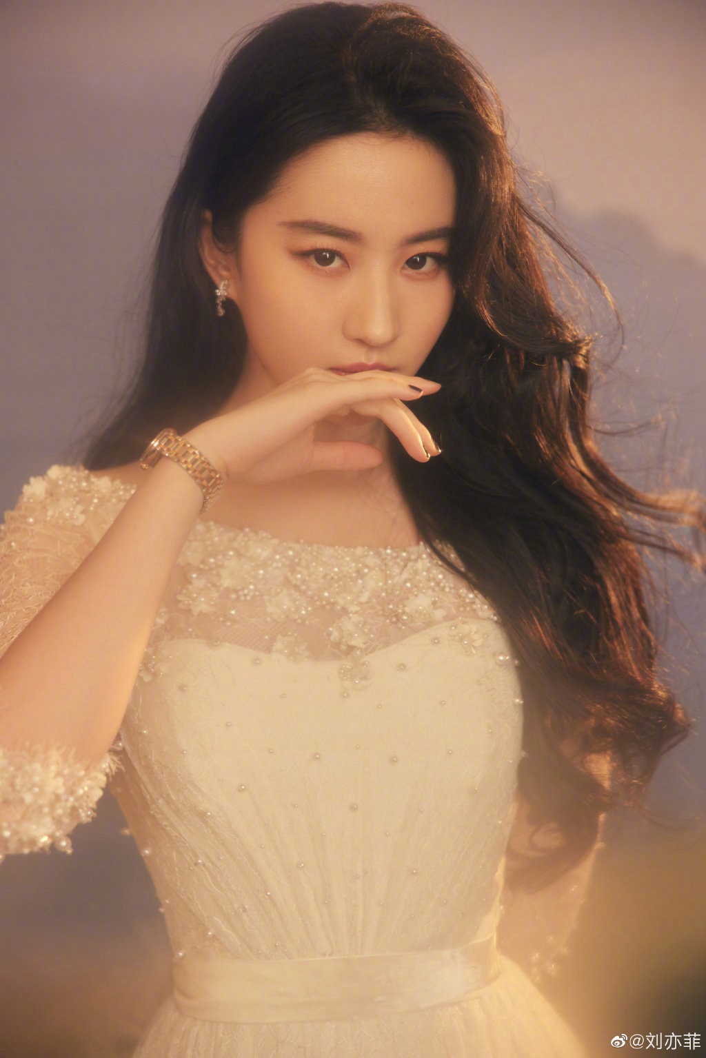 刘亦菲蕾丝珍珠纱裙温柔典雅写真