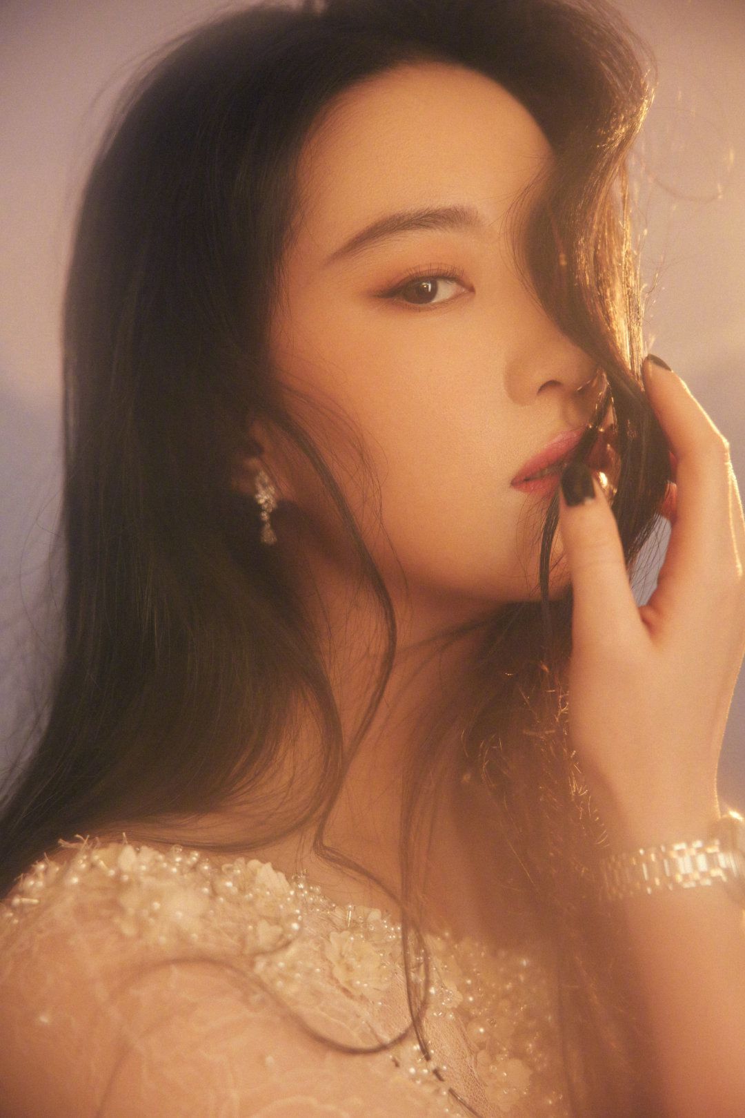 刘亦菲蕾丝珍珠纱裙温柔典雅写真