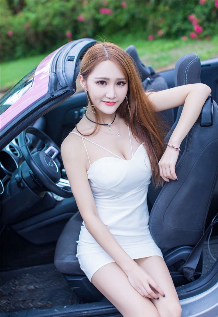 极品火辣身材美女模特街拍泳装风骚性感巨乳人妻图片