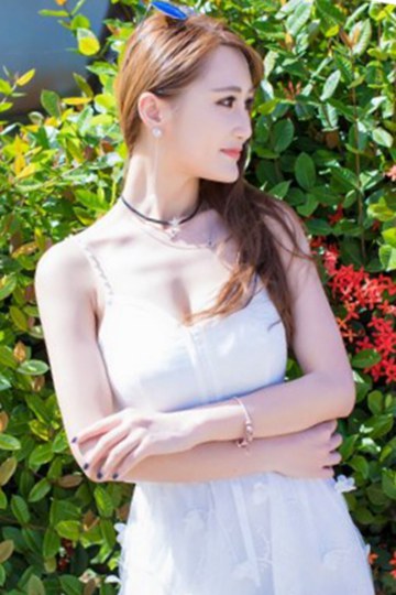 极品火辣身材美女模特街拍泳装风骚性感巨乳人妻图片