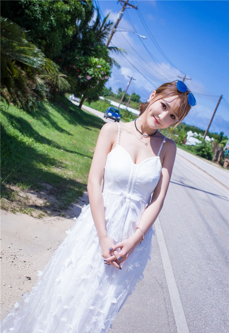 极品火辣身材美女模特街拍泳装风骚性感巨乳人妻图片