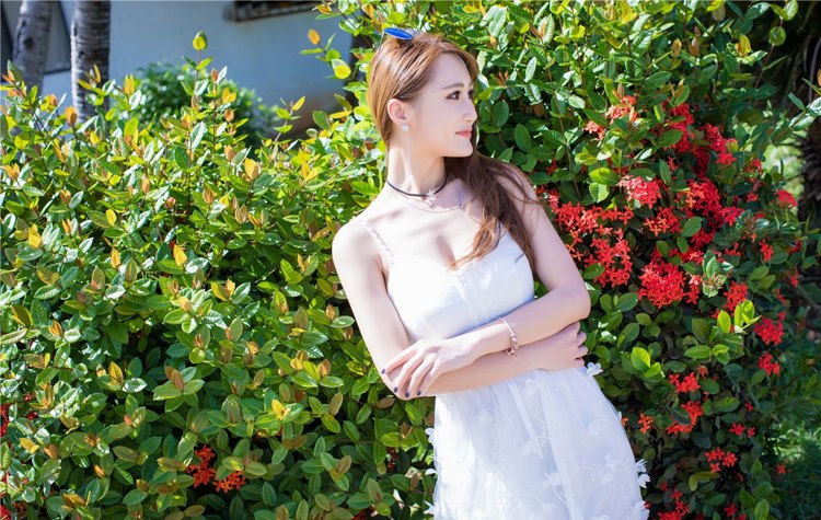 极品火辣身材美女模特街拍泳装风骚性感巨乳人妻图片