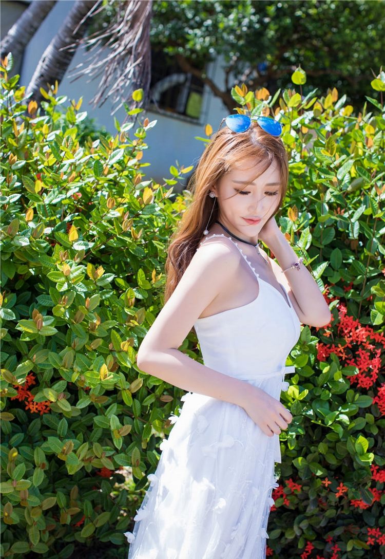 极品火辣身材美女模特街拍泳装风骚性感巨乳人妻图片