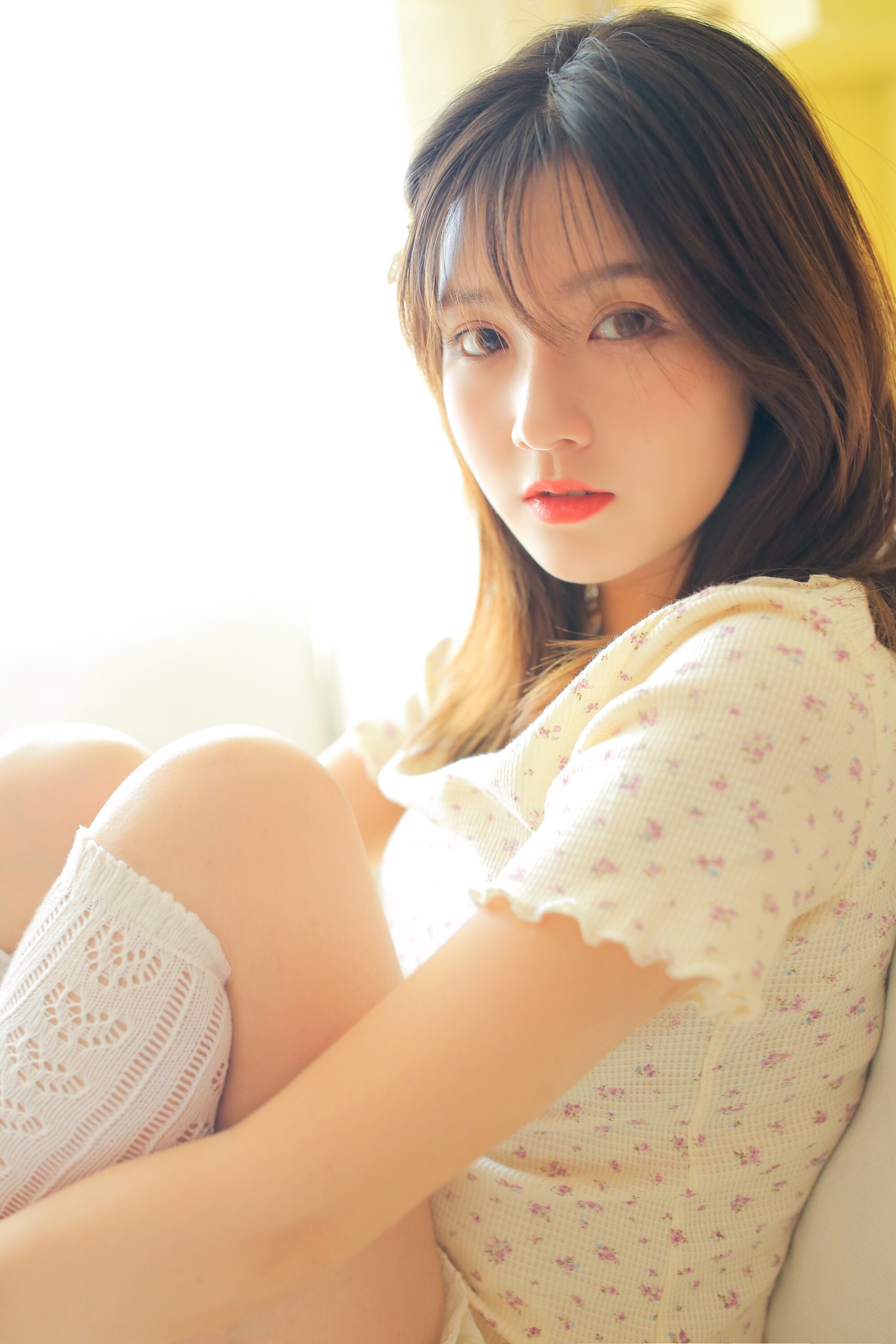 清纯美女萝莉粉嫩红唇超短裤白丝美腿生活照写真