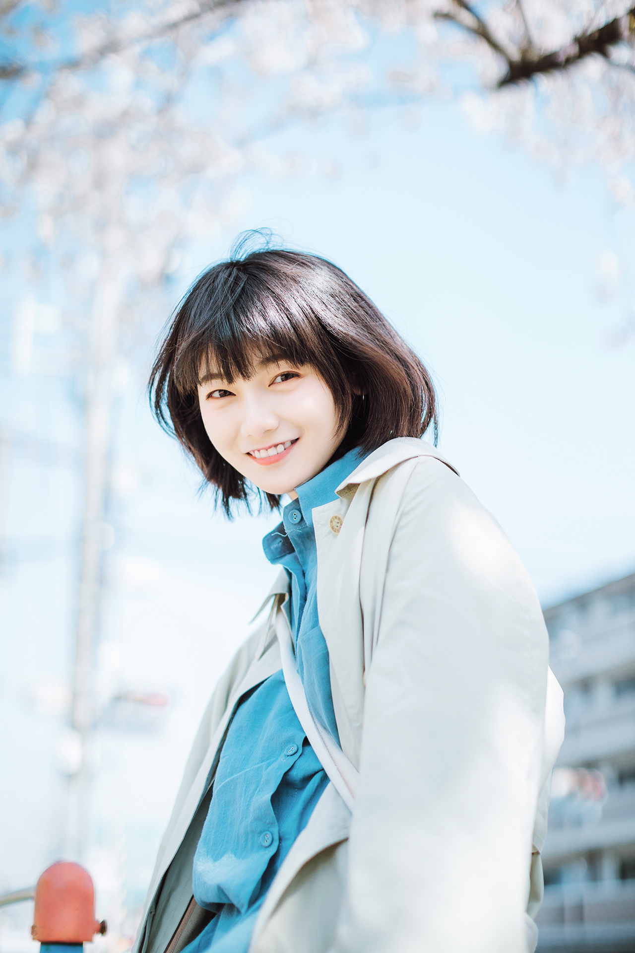 火车站清纯阳光少女写真图片