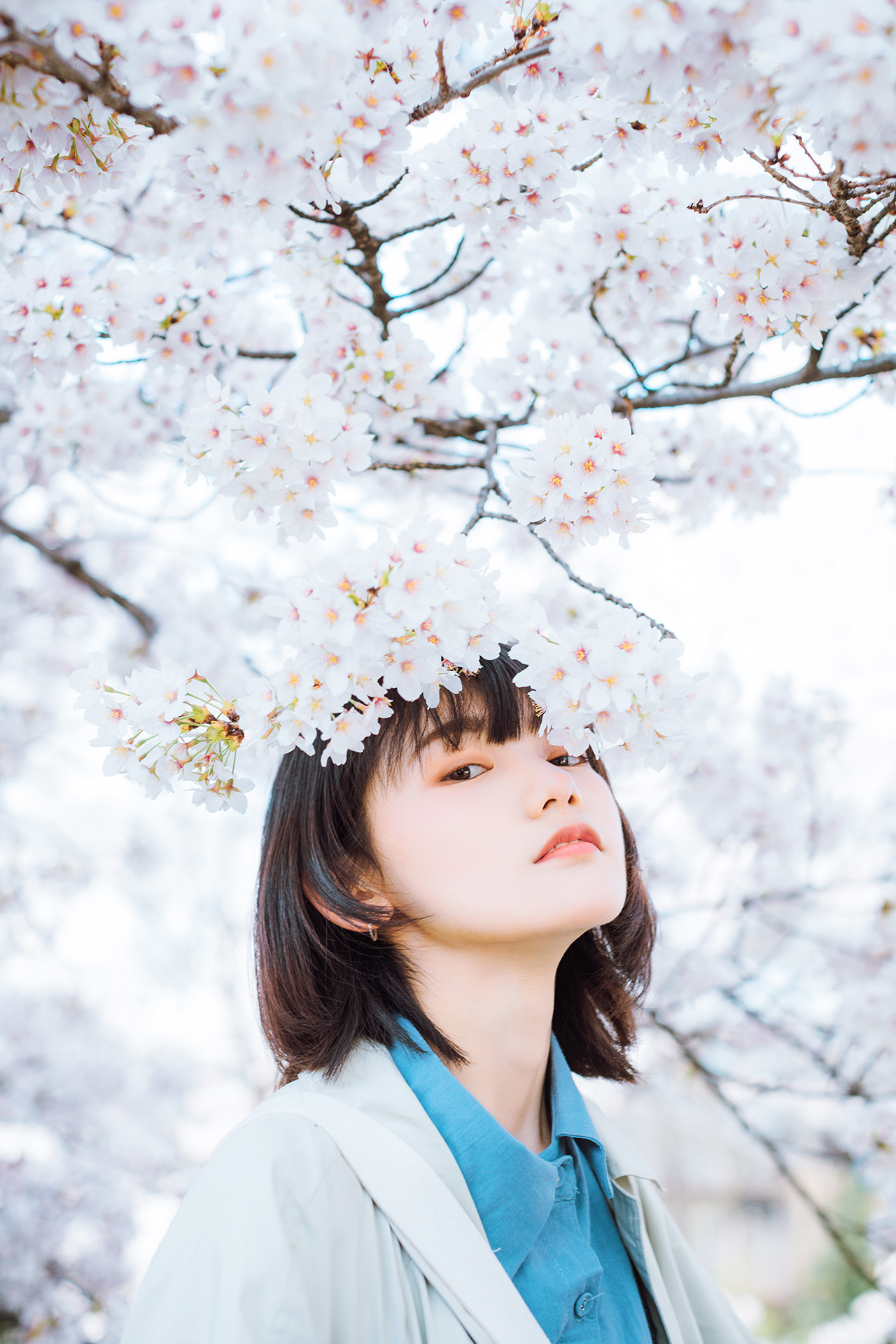 火车站清纯阳光少女写真图片