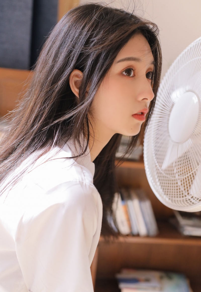 美女校花娇软可爱写真摄影