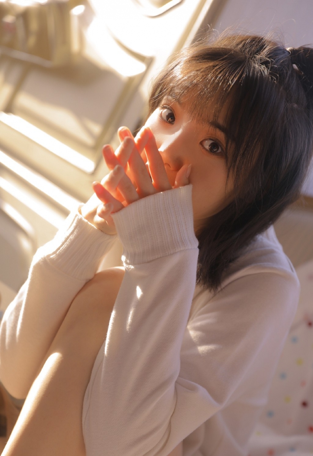 粉嫩小妹居家乖巧可人精致养眼五官令人心生邪念艺术照