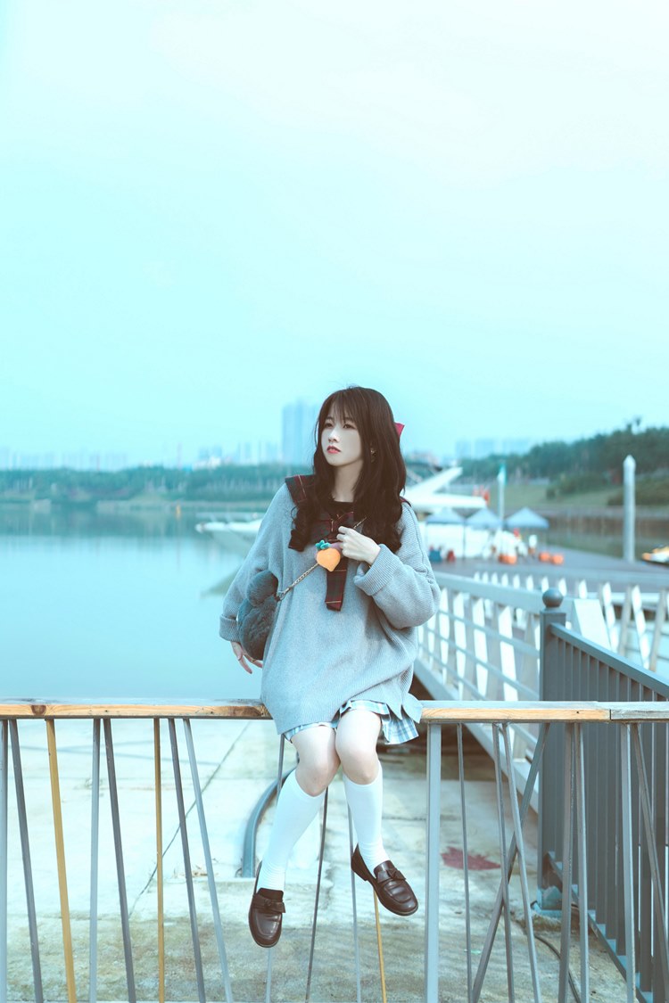 素人美女校园正妹白丝美腿户外清纯养眼写真图片