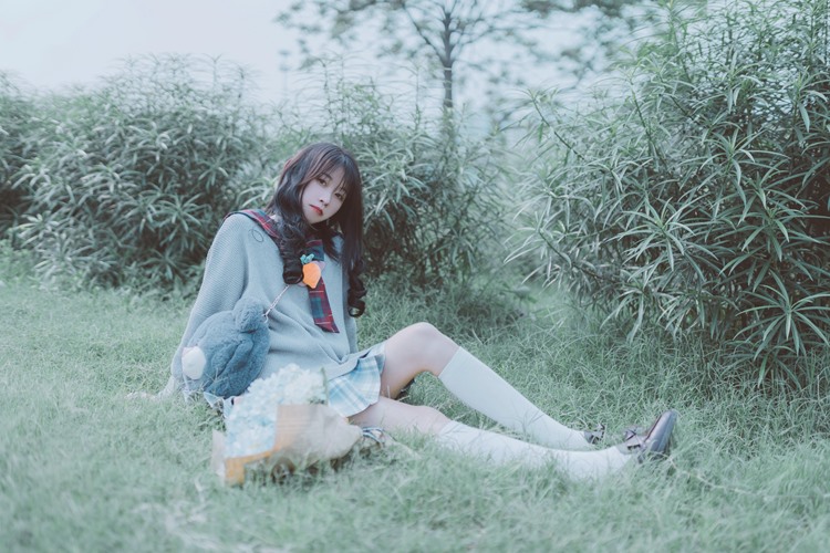 素人美女校园正妹白丝美腿户外清纯养眼写真图片