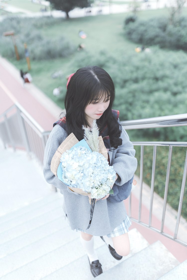 素人美女校园正妹白丝美腿户外清纯养眼写真图片