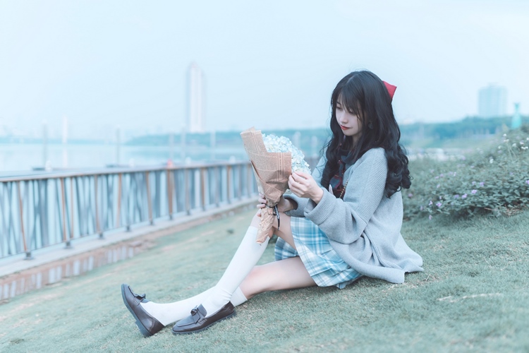 素人美女校园正妹白丝美腿户外清纯养眼写真图片