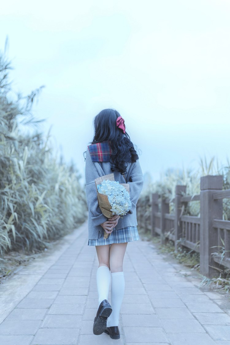 素人美女校园正妹白丝美腿户外清纯养眼写真图片