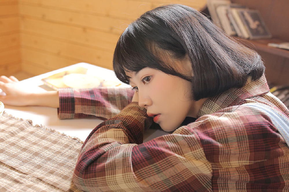 黑丝性感女白领在办公室诱与惑妩媚销魂人体艺术照