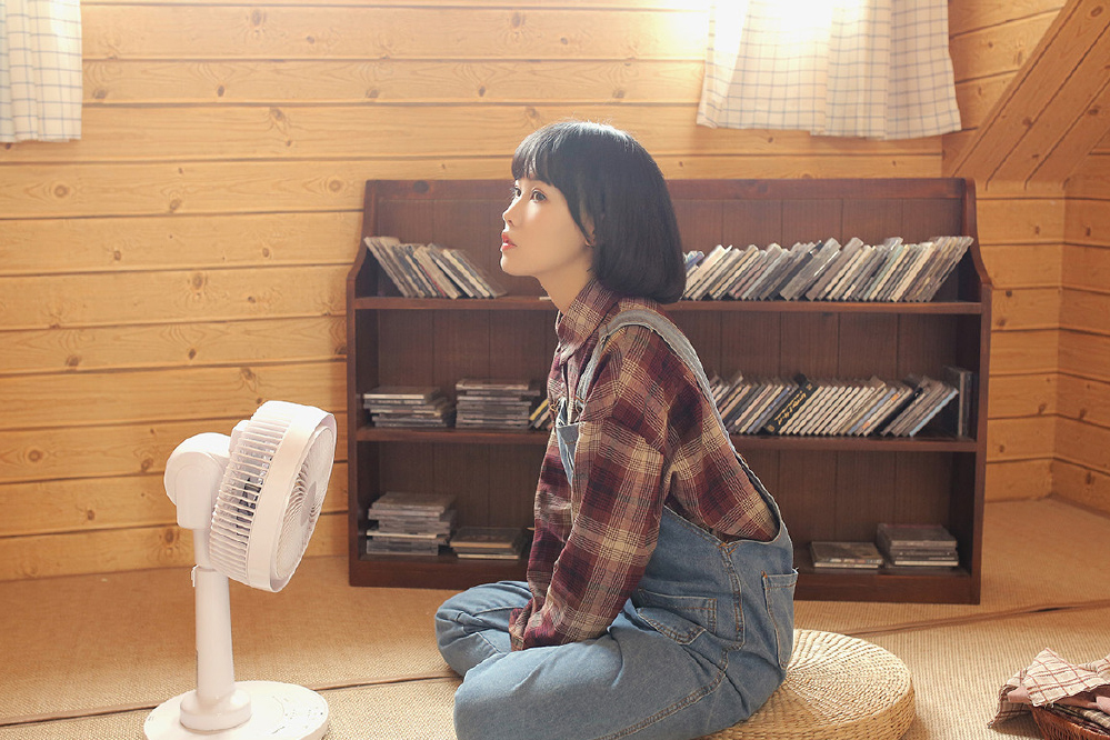 黑丝性感女白领在办公室诱与惑妩媚销魂人体艺术照