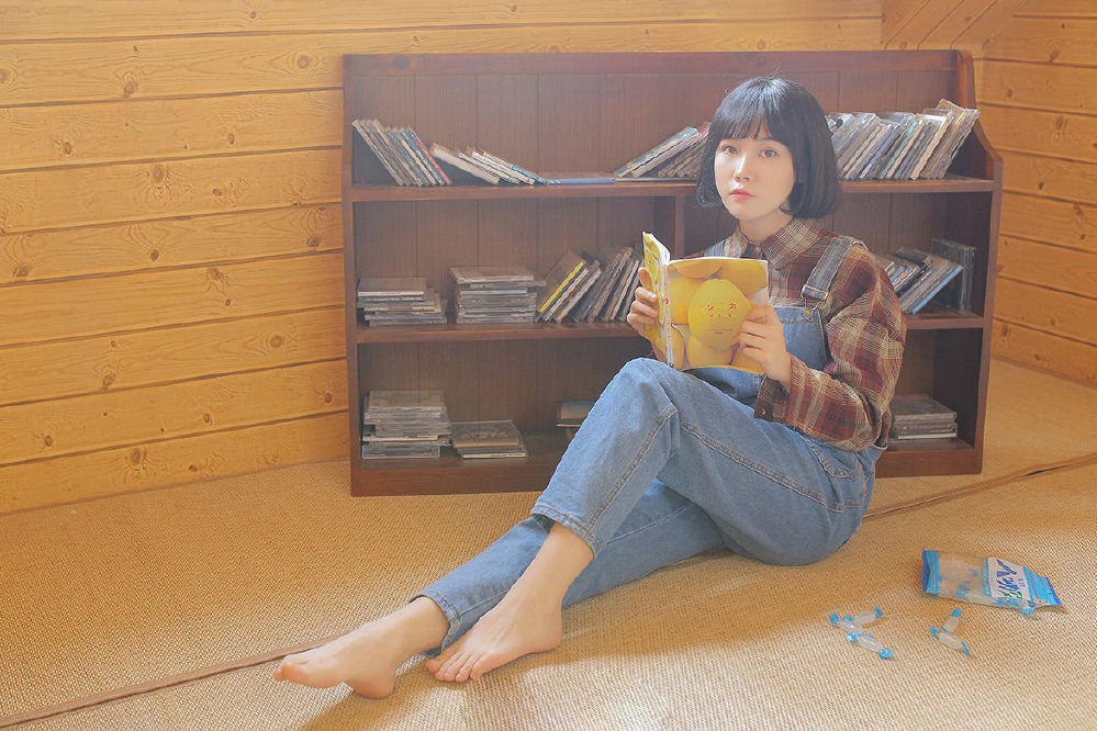 黑丝性感女白领在办公室诱与惑妩媚销魂人体艺术照