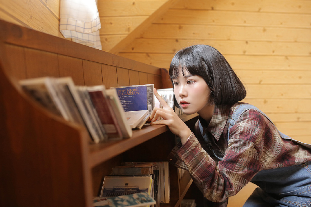 黑丝性感女白领在办公室诱与惑妩媚销魂人体艺术照