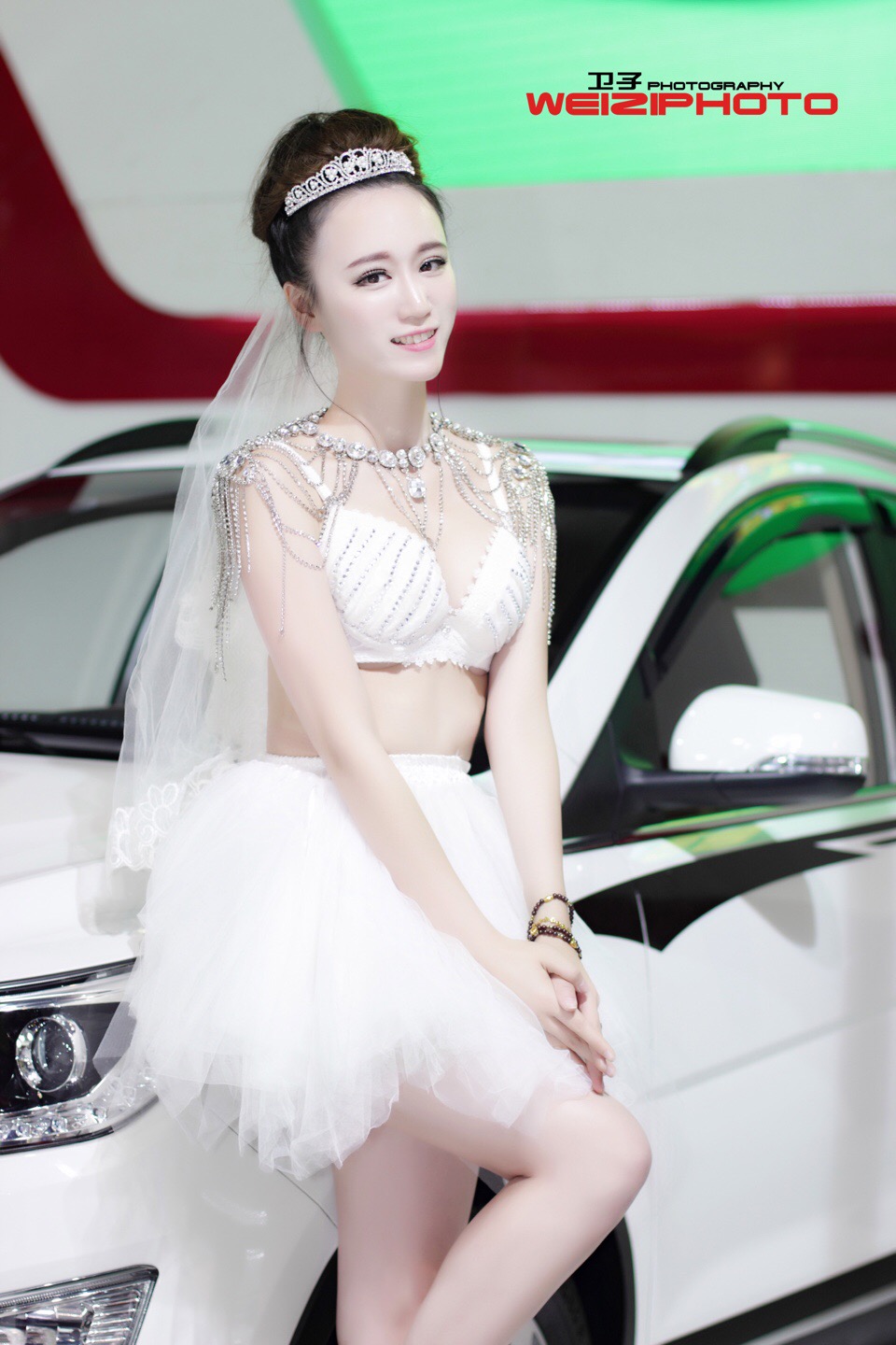 公主造型天使裙美女车模