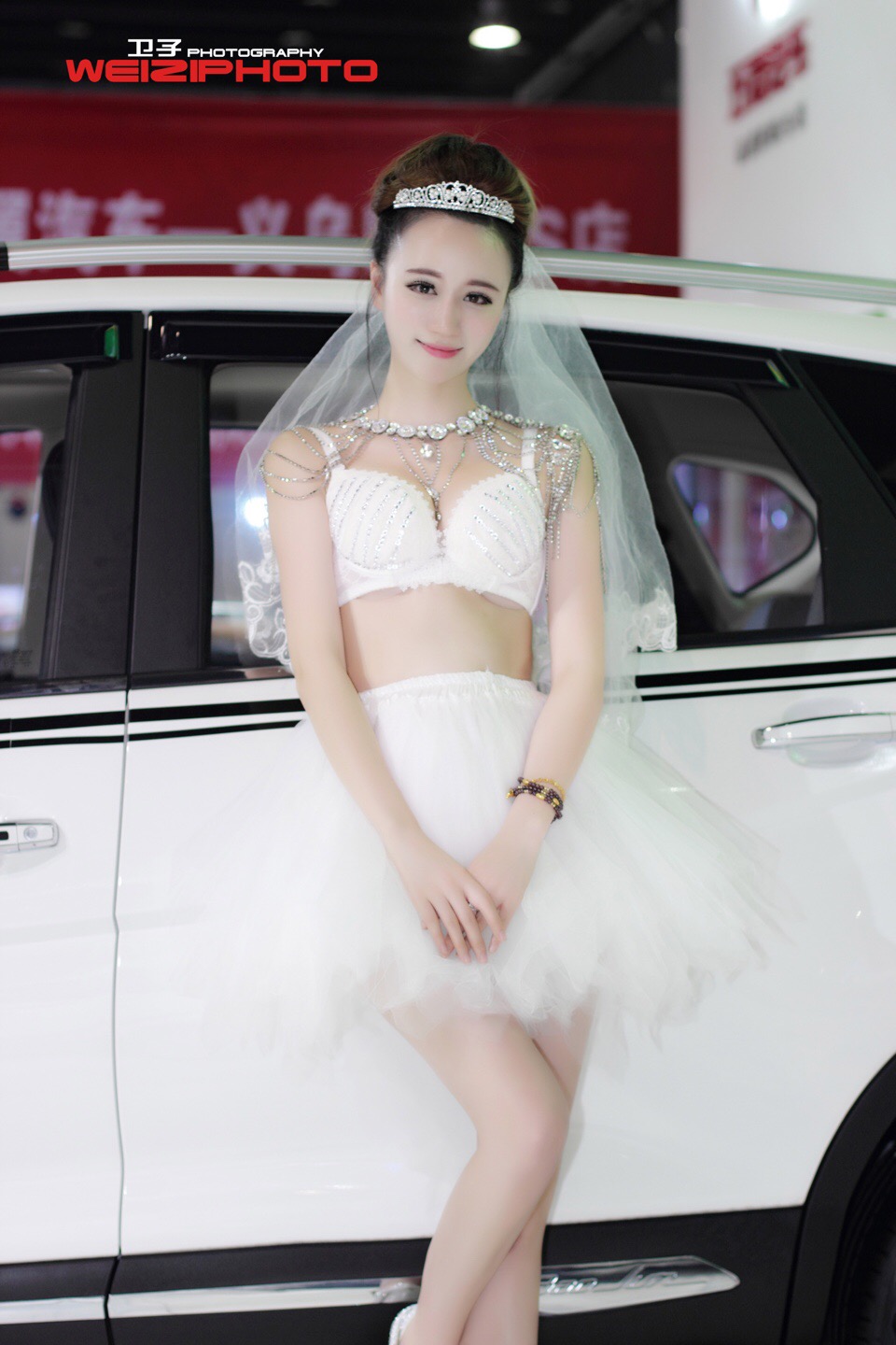 公主造型天使裙美女车模