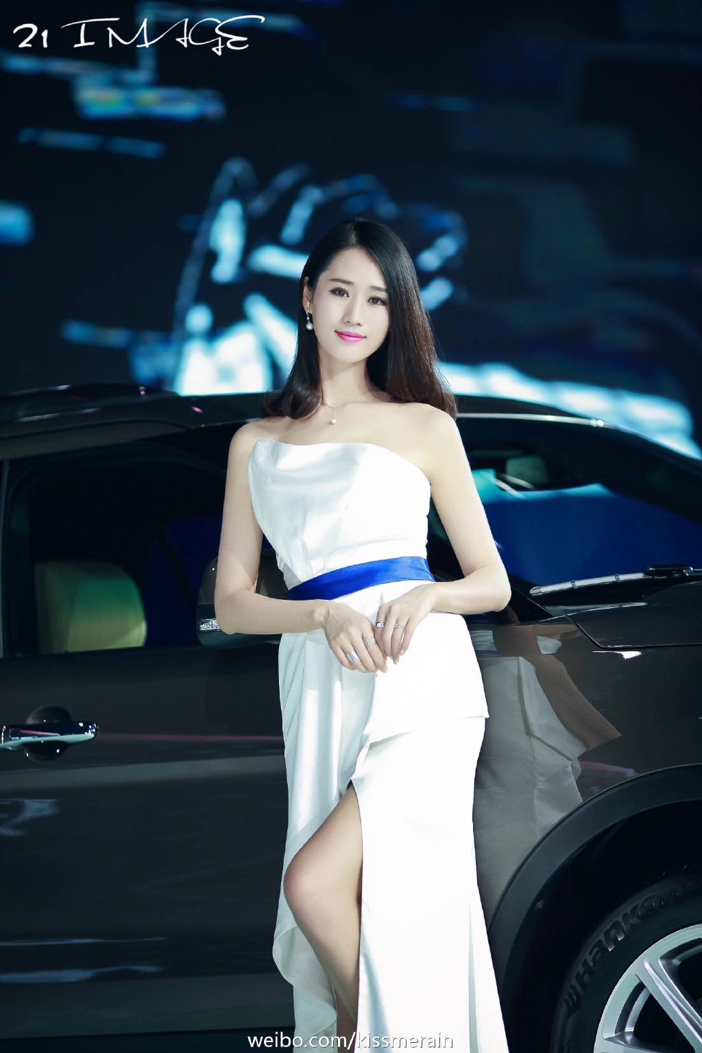 甜美脸蛋修长身材美女抹胸车模