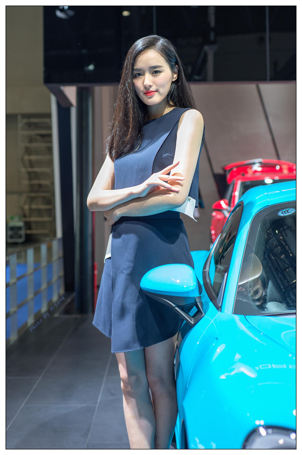 豪车嫩模身高腿长惹火艺术写真