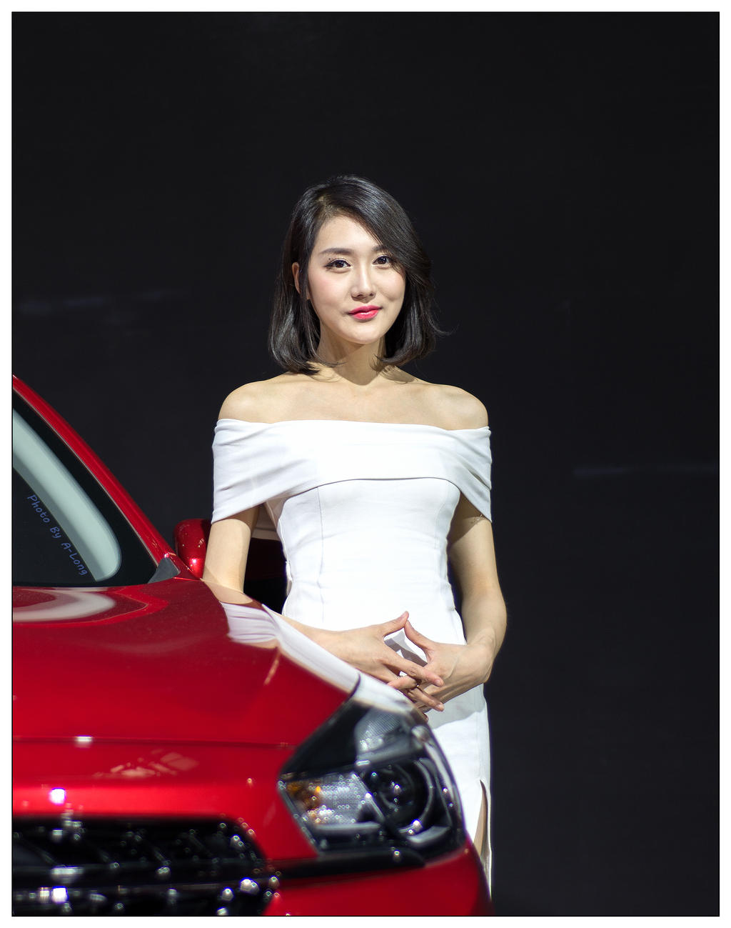 豪车嫩模身高腿长惹火艺术写真