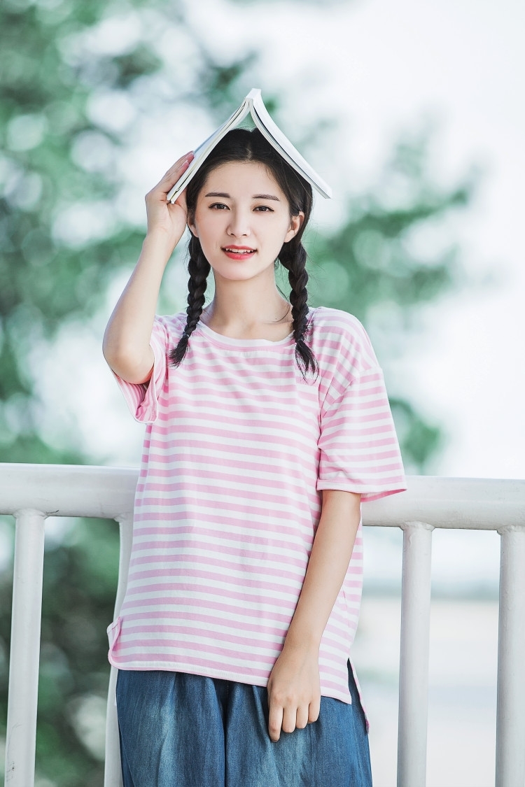 16岁大胸萝莉性感美女车模