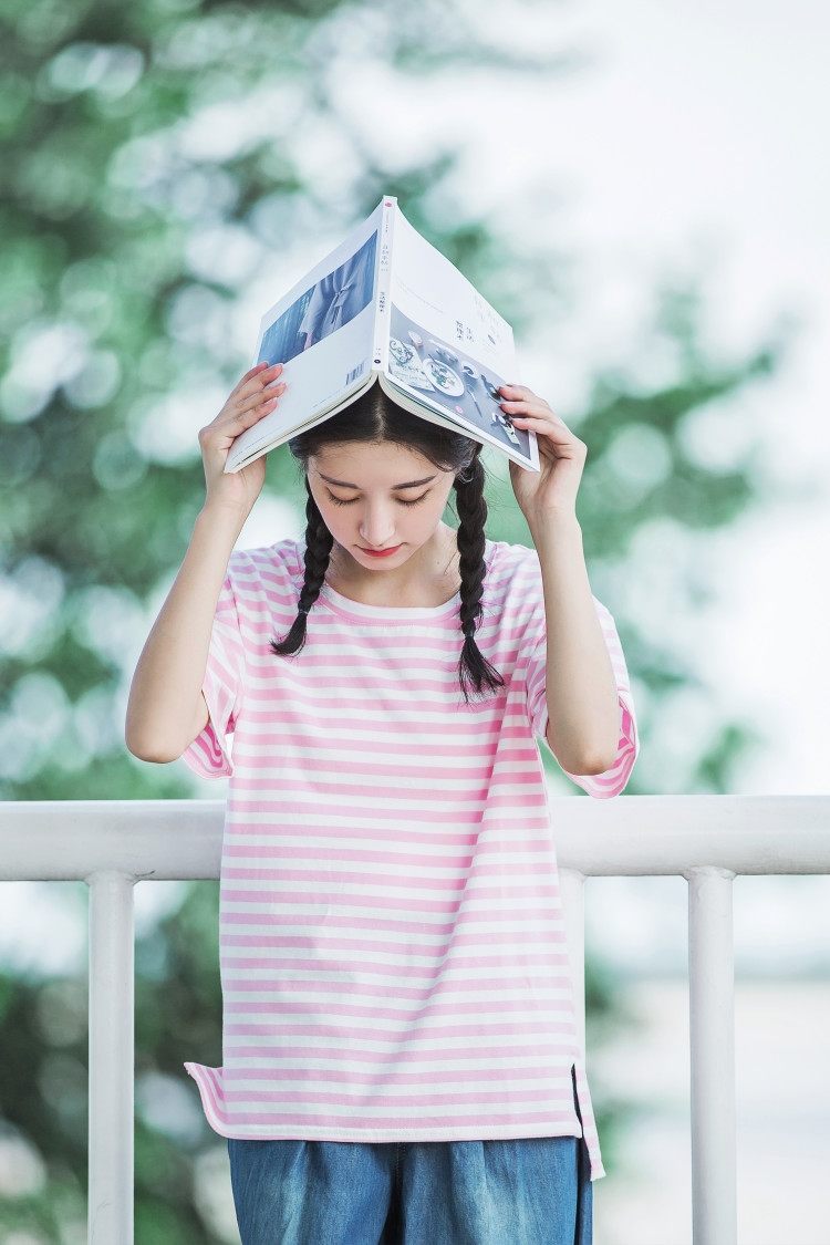 16岁大胸萝莉性感美女车模