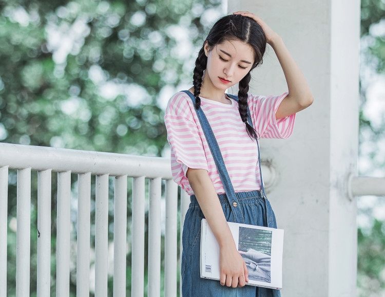 16岁大胸萝莉性感美女车模