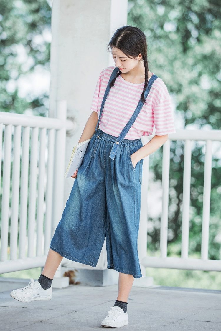 16岁大胸萝莉性感美女车模