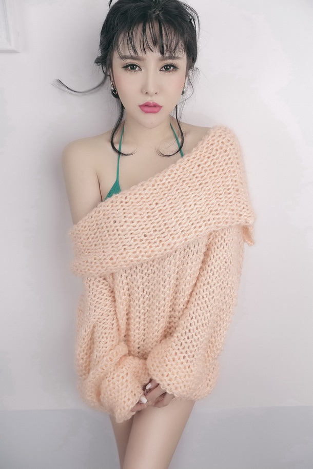 韩国大眼妩媚少妇娇滴滴写真