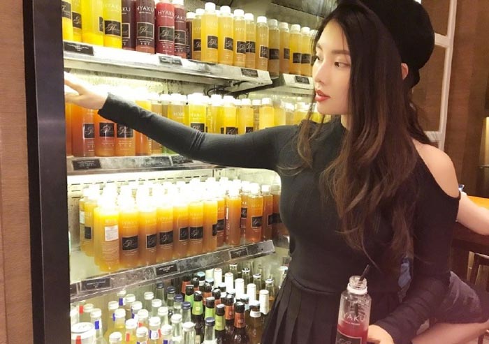 大嫂徐冬冬性感图片 傲人上围大长腿超吸睛