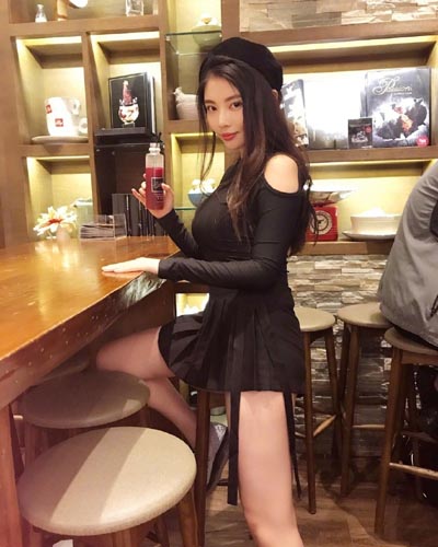 大嫂徐冬冬性感图片 傲人上围大长腿超吸睛