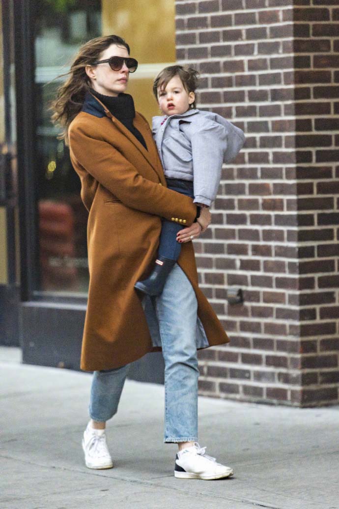 安妮海瑟薇一家三口最新街拍