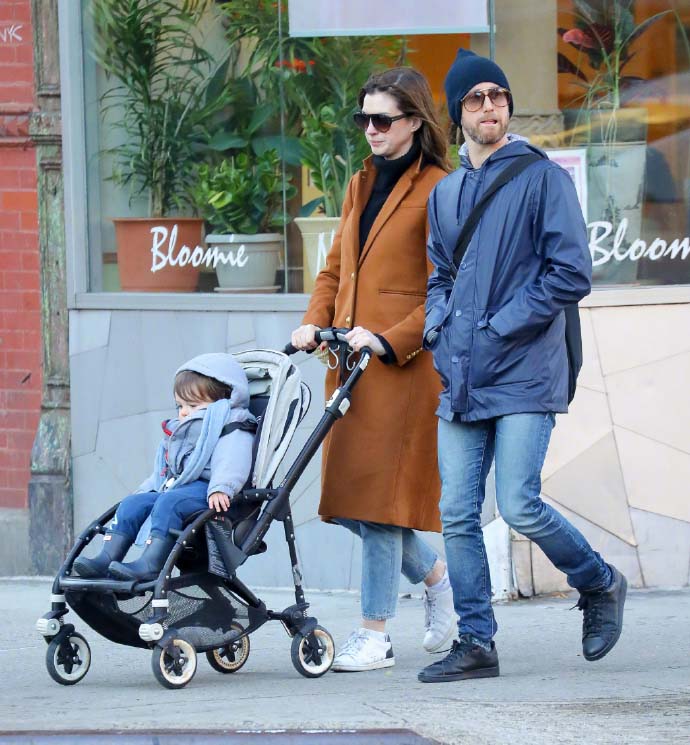 安妮海瑟薇一家三口最新街拍