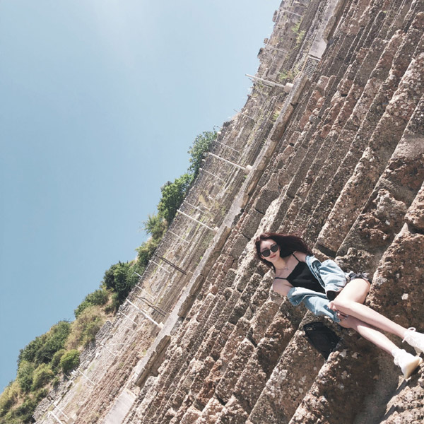 孟瞳迪时尚写真 大秀美腿尽显清爽凉快