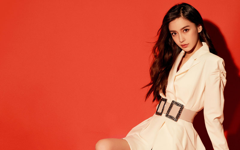 Angelababy杨颖纯白西装风裙子活动照图片