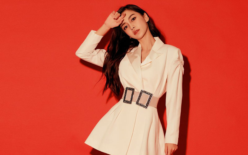 Angelababy杨颖纯白西装风裙子活动照图片