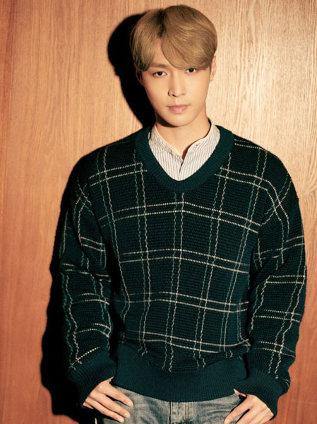张艺兴格子毛衣金发照片 帅气随性超抢眼