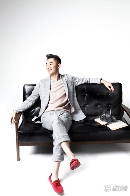 朱泳腾最新绅士款写真 帅气之中透着雅痞味道