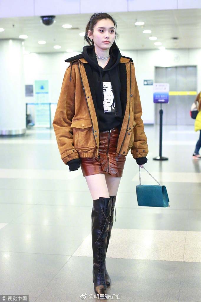奚梦瑶机场街拍图片 逆天美腿十分抢镜
