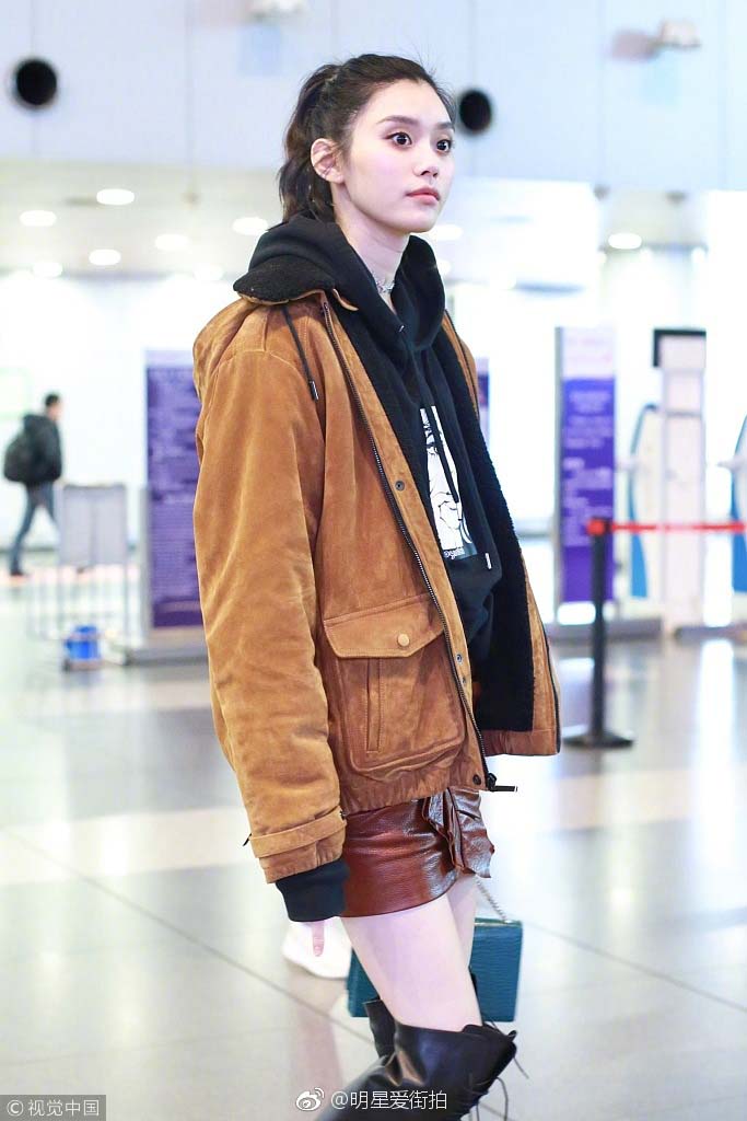 奚梦瑶机场街拍图片 逆天美腿十分抢镜