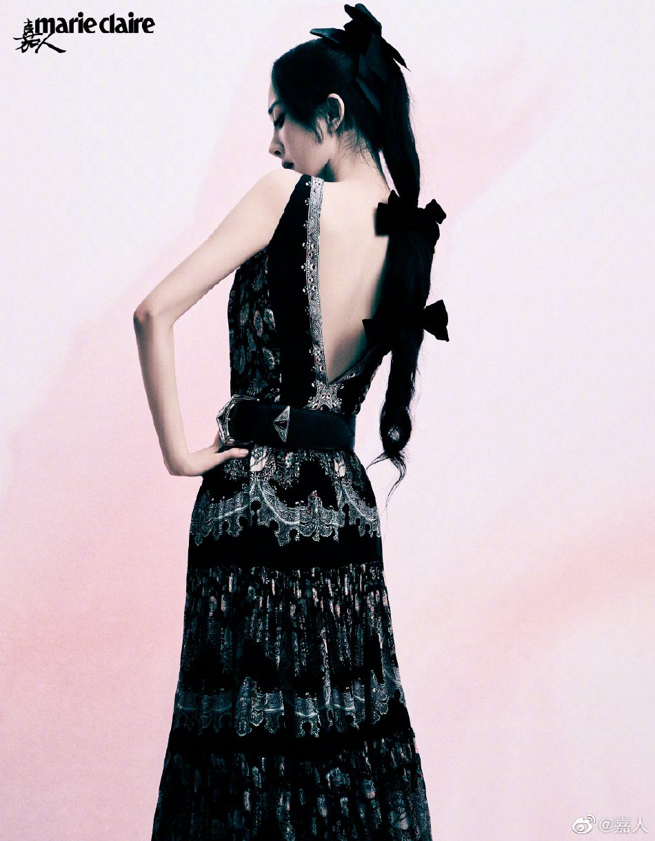 杨幂魅惑烟熏妆女人味十足写真