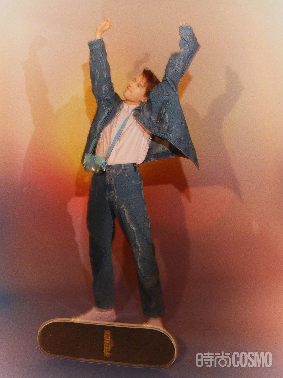 王嘉尔冷暖双色虚实变幻杂志写真