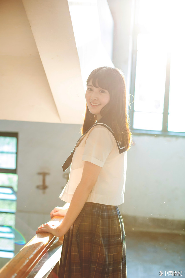 有点婴儿肥的可爱清纯美女学生制服写真