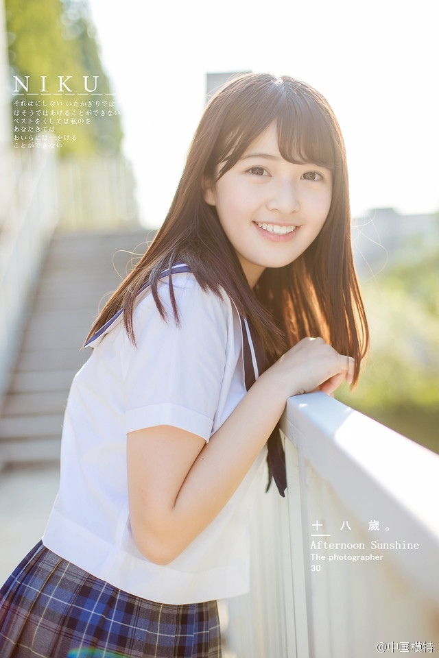 有点婴儿肥的可爱清纯美女学生制服写真